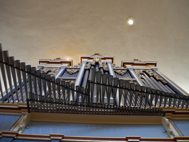 Horizontal reeds